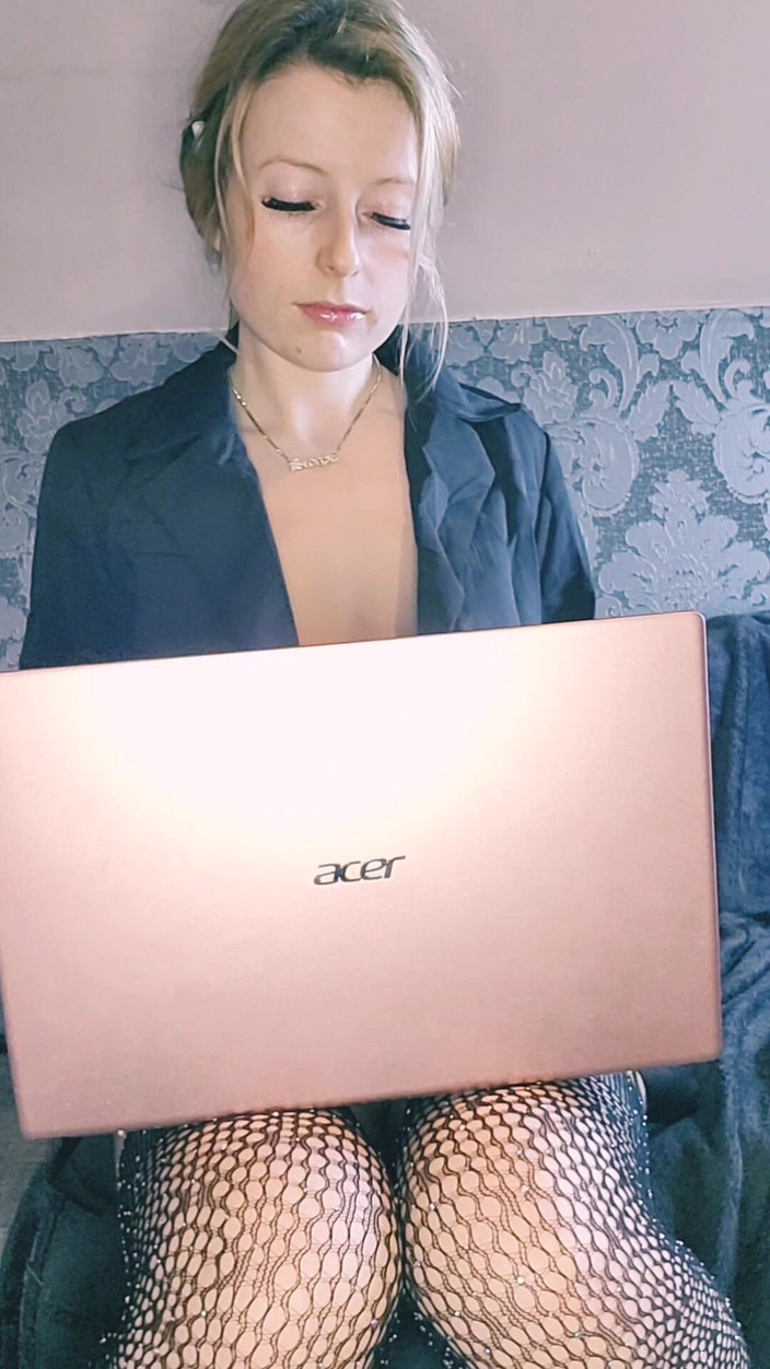 Clarabella: Vaše šéfka vás zavolá do své kanceláře ...