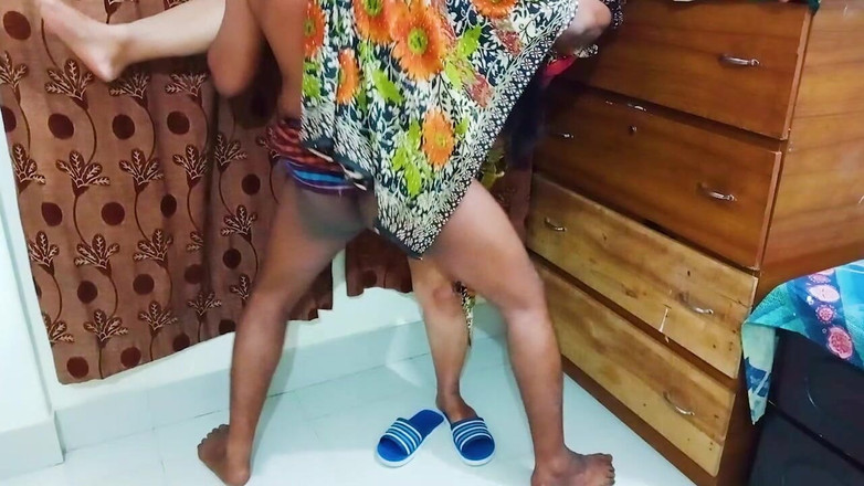 Morjenabb: Saya mengongkek seorang awek Bangladesh berdiri di dalam rumah