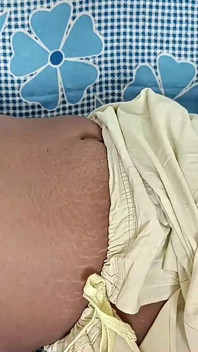 継息子が家に一人で継母と寝る