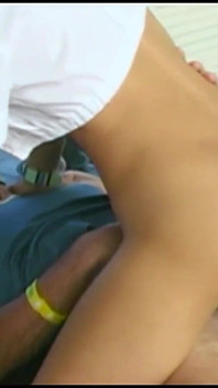ผู้ชายเงี่ยนจัดเย็ดสาวเอเชียใส่ถุงน่องขาว