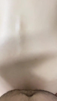 Calda miLF della porta accanto si gode il cazzo grosso nel culo sorellastra anale