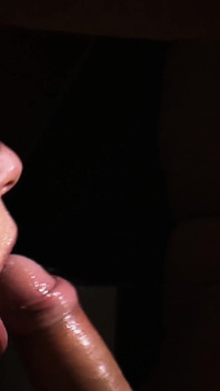 Nikky thorne si diverte a prendere sborrate sul suo seno