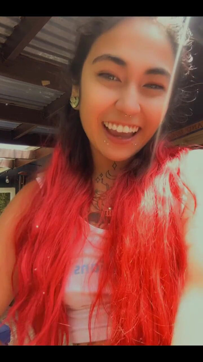 lilRavenFox: Con điếm quỳ gối?