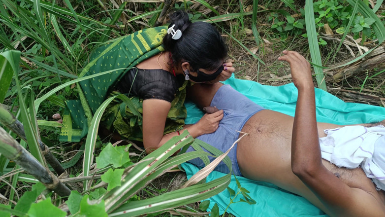 Asha Devi: Desi indisk Bhabhi knullad i djungeln