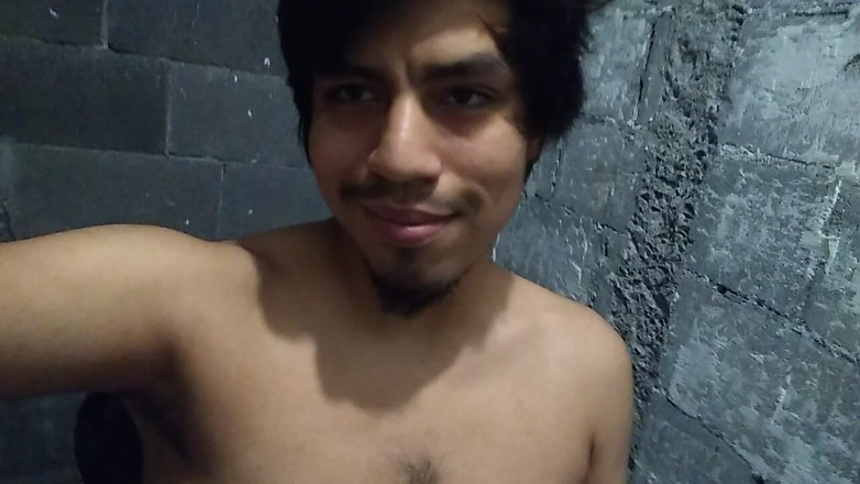 AlexAlejandro13: Dein typ expekt sie mit sperma im ganzen bauch