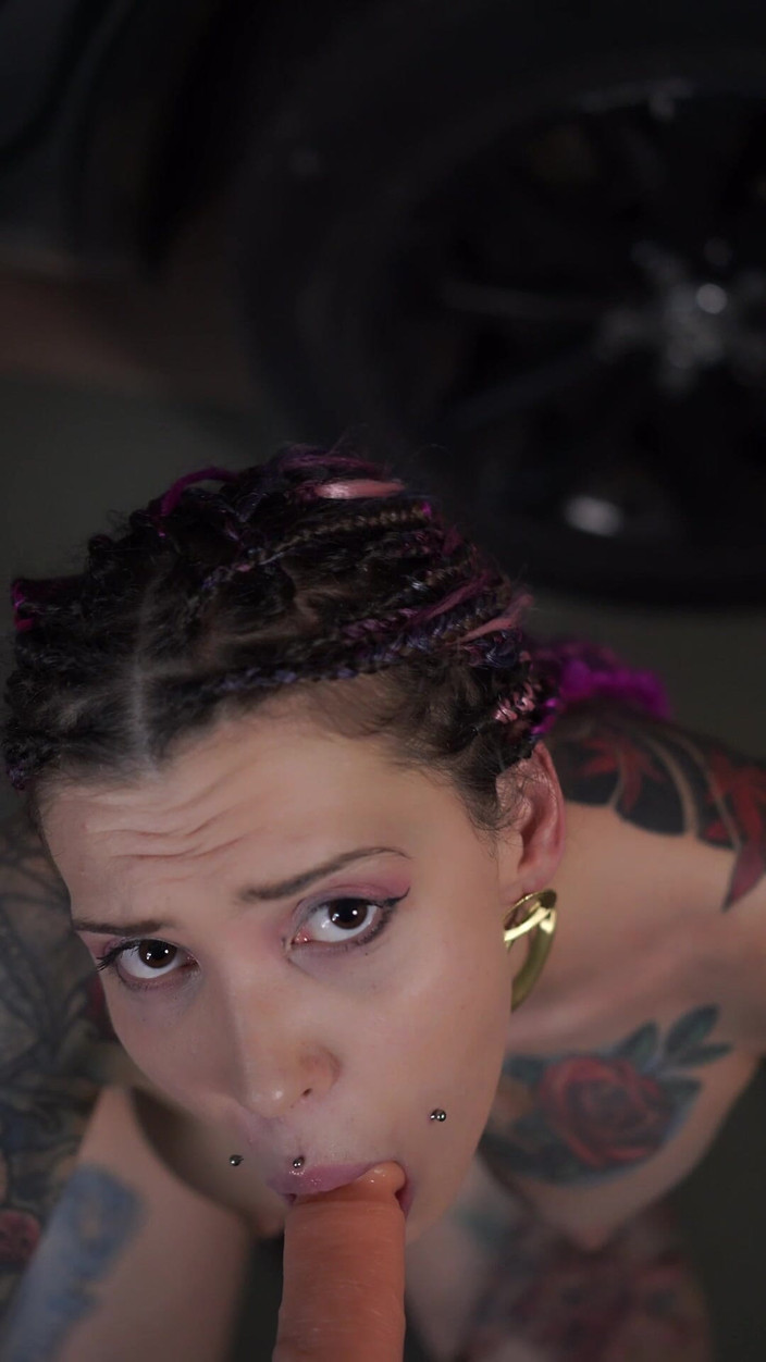 Roxy Rain: Süße lippen auf dem Spielzeug