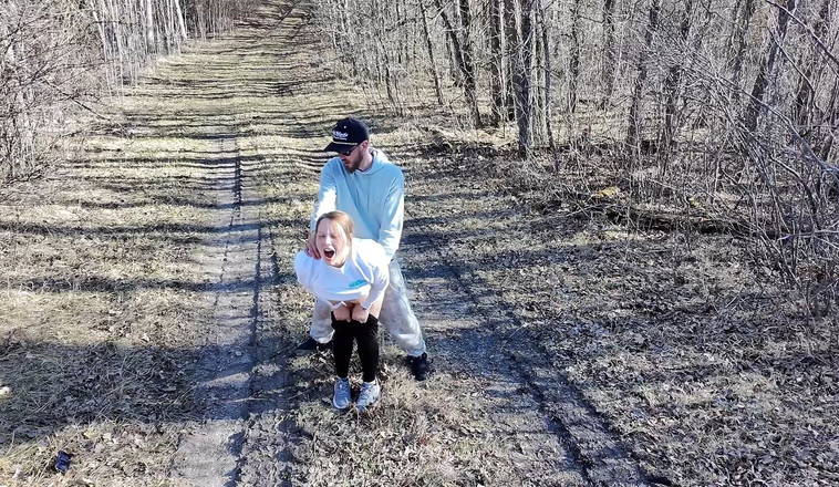 Mya Lane: Milf follada afuera y seguida por un drone