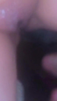 Asiatisk brud suger och rider stor kuk ENORM CREAMPIE
