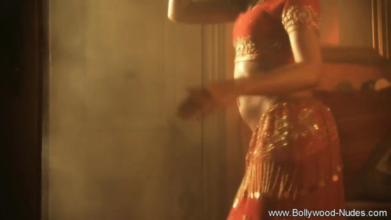 Bollywood Nudes: Milfka z Indie ví, že je kráska