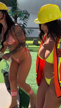Kiki Evelin Bersedia Untuk Mengupah Kolam Berpeluh - Kongkek Dildo Sided
