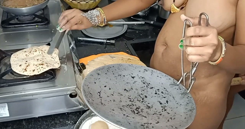 Kavitha Vinoth: Indian Desi Aunty Cooking in Kitchen Then Come Went to...