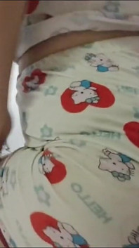 Hermosa chica con cuerpo loco, su novio la lame mientras ella grita y disfruta, video caliente