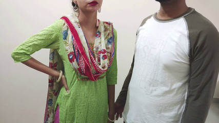 Hornycouple149: Skutečná indická desi pandžábská macecha (macecha nevlastní syn) Hraní s dalšími...