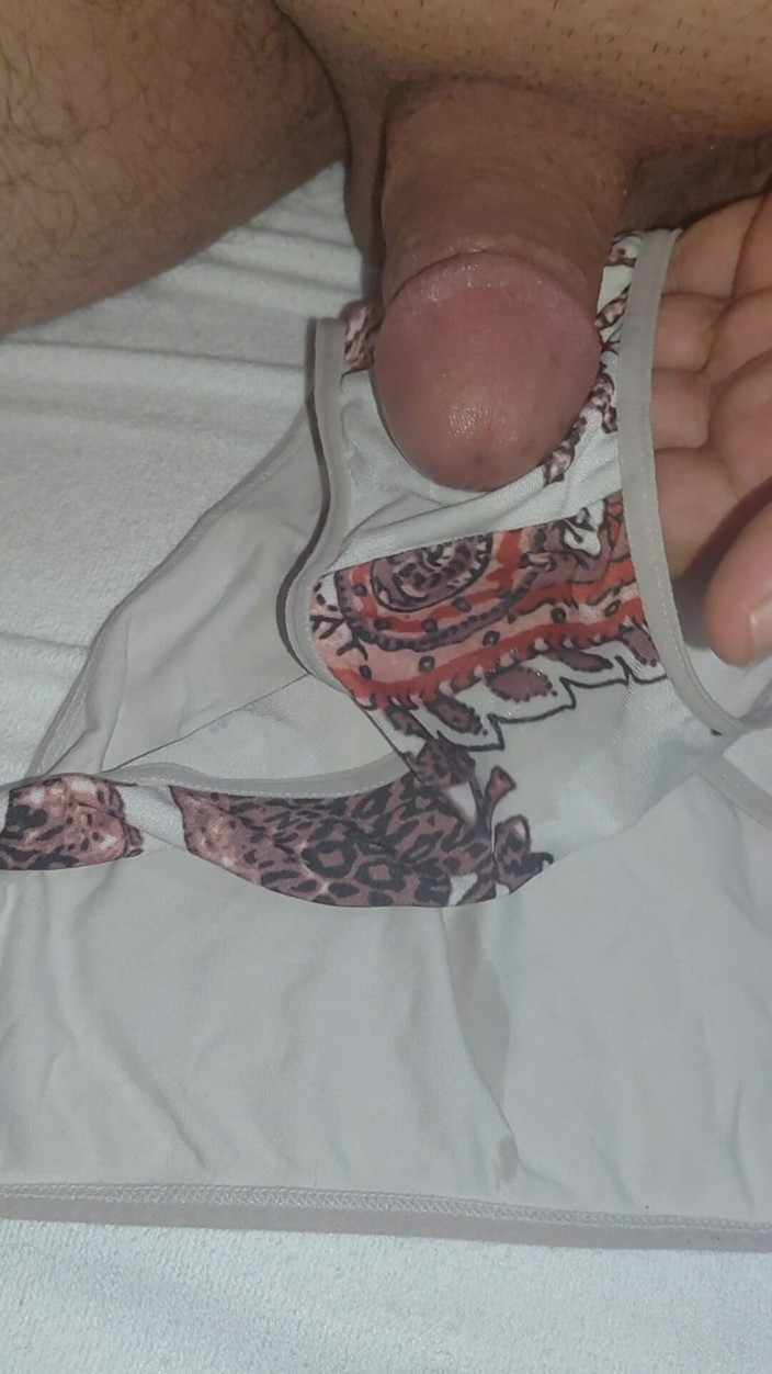 SYigit: Während meine Frau im Badezimmer ist, ejakuliere ich in der...