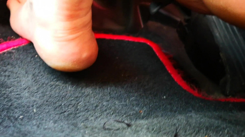 Bouncy Tits Action: Pedal pumping