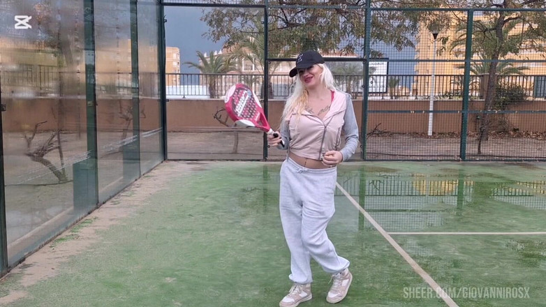 GiovanniXL: Ja i mój przyjaciel pieprzymy ostro blond sąsiadkę Hottie Sporty,...