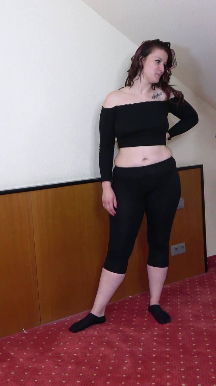Deutsche Amateur Pornos: La formosa milf rossa drena il cazzo con un pompino...