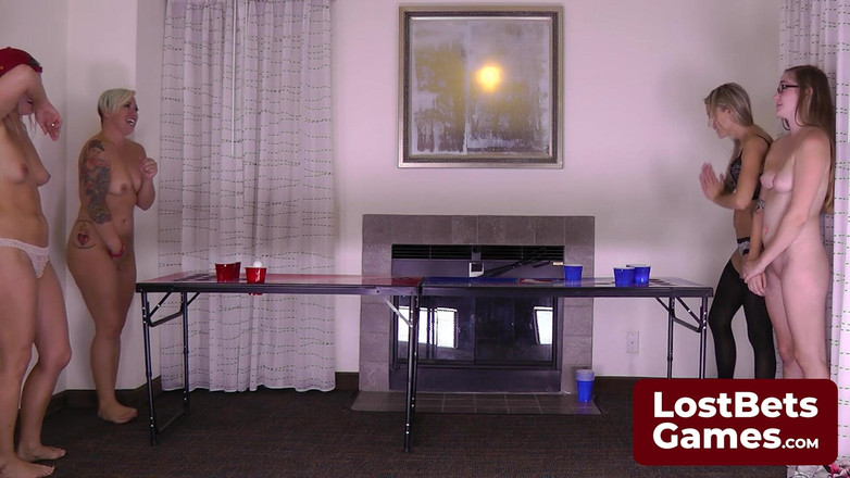 Lost Bets Games: Striptiz pong'un heyecanlı 2'ye 2 oyunu için harika bir dörtlü seks