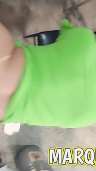 Saya mengongkek pantat isteri bos