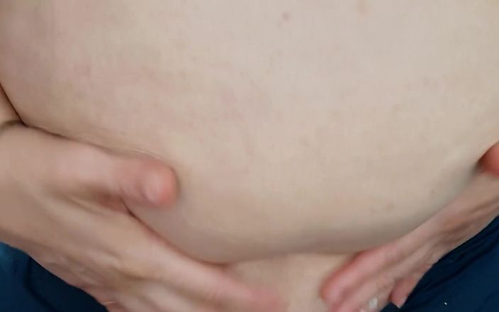 Huge Boobs Wife: Aku ngasih aku kenikmatan, ini video belly play-mu yang kamu...