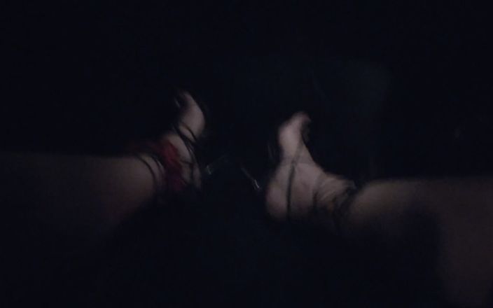 JonasBen: Sissy silly CD lagi asik masturbasi di dalam mobil di...