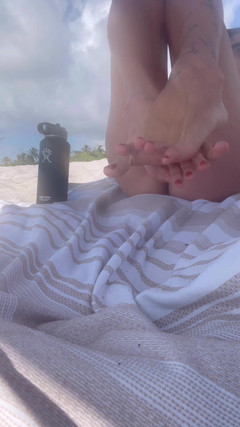 Dianna Davis: Picioare pe plajă cu nisip