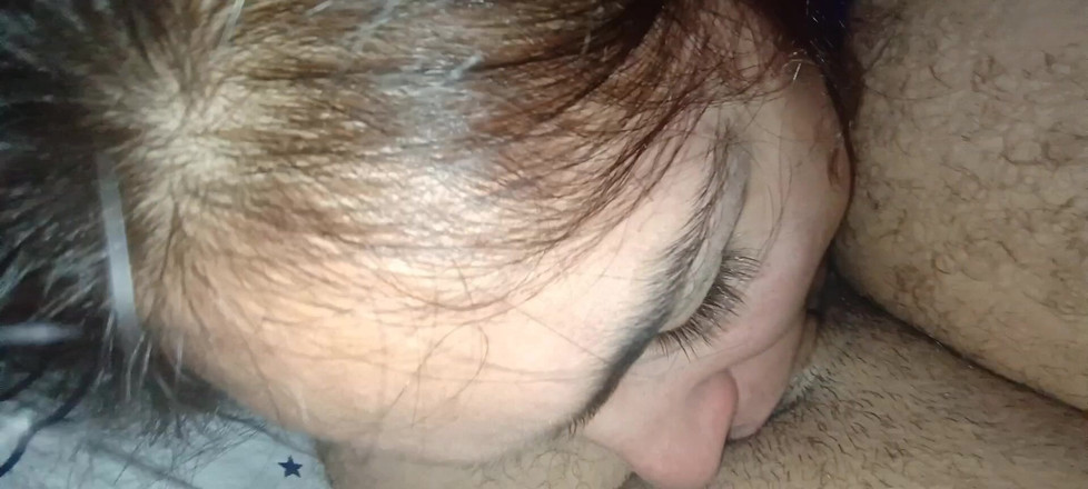 Ionut899: Saya tidak beritahu ibu tiri saya bahawa saya menghisap batang...