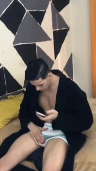 엉덩이를 부수고 있어