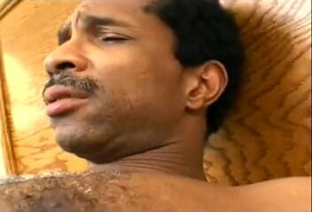 First Black Sexperience: Latin sürtükler Mia Domore adamın büyük siyah yarağıyla oynamayı seviyor...