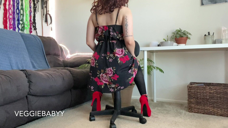 Veggiebabyy: Bratty Dom Pantyhose and Sundress Tease