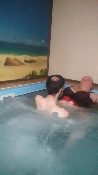 VivianDimondBBW: Gefingert, dann lutsche ich diesen schwanz und werde tittenfick gefickt,...