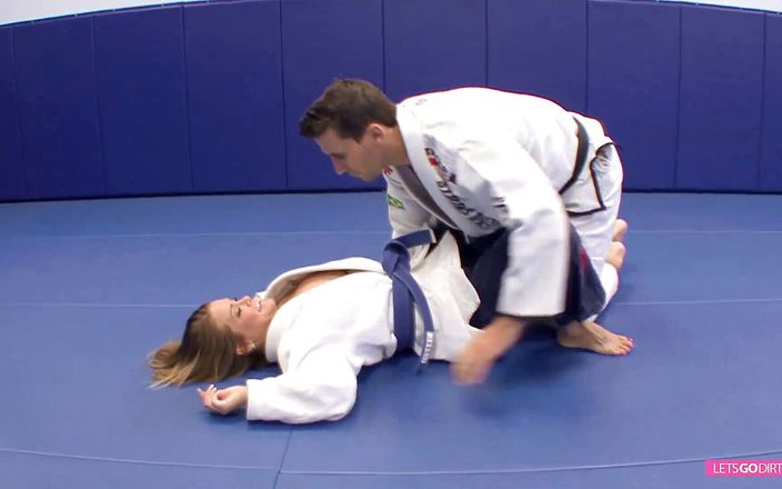LetsGoDirty: Mój nauczyciel judo pieprzy mnie lepiej niż mój chłopak