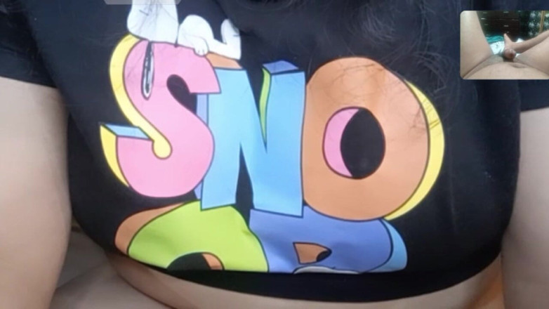 Sofixxx: Saya melakukan panggilan video dengan suami teman saya