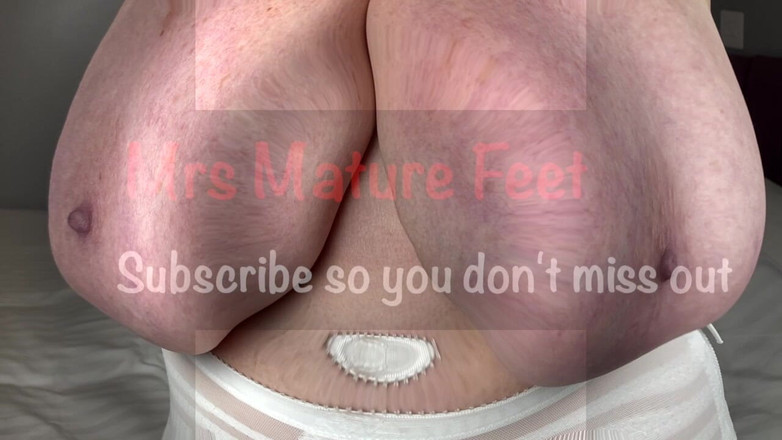 Mr MF: Mrs Mature Feet Wearing Vintage Girdle and Fully Fashioned Stockings