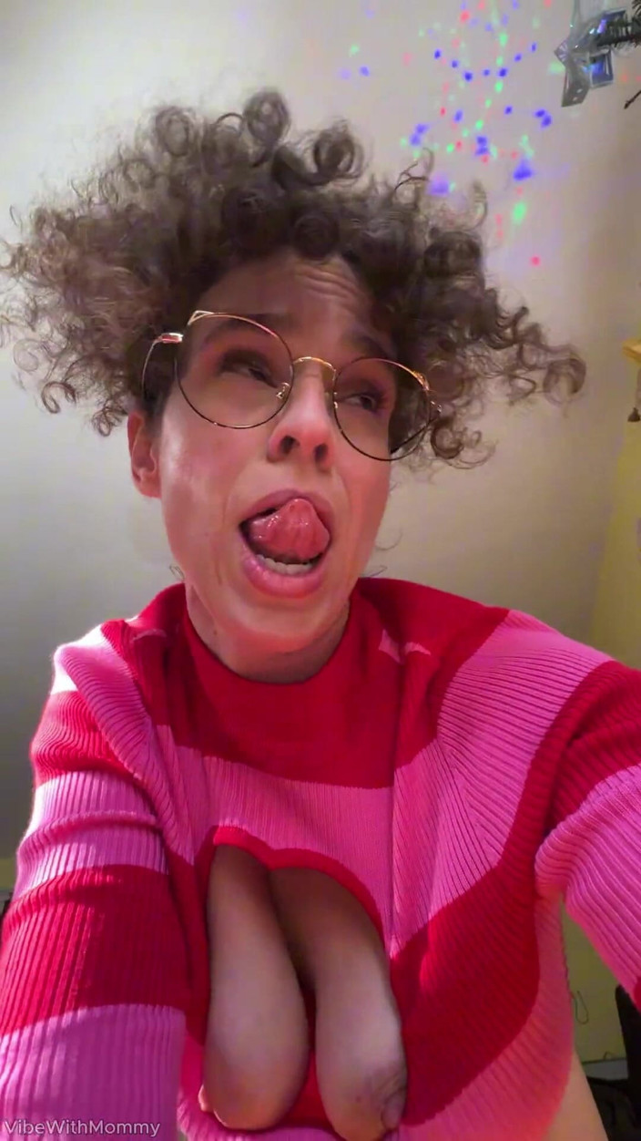 VibeWithMommy: Quickie Under the Christmas Tree