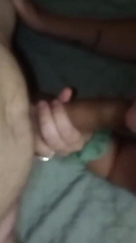 Istri cantik lagi asik nyepong kontol