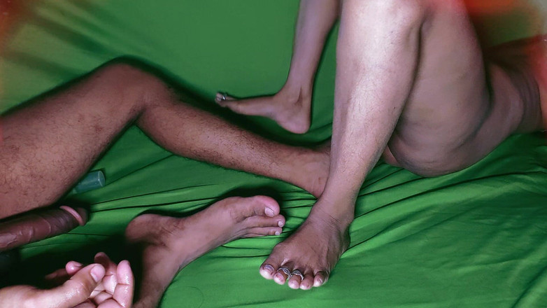 Sexy biwi: Я всю руку в задницу и киску своей жены.