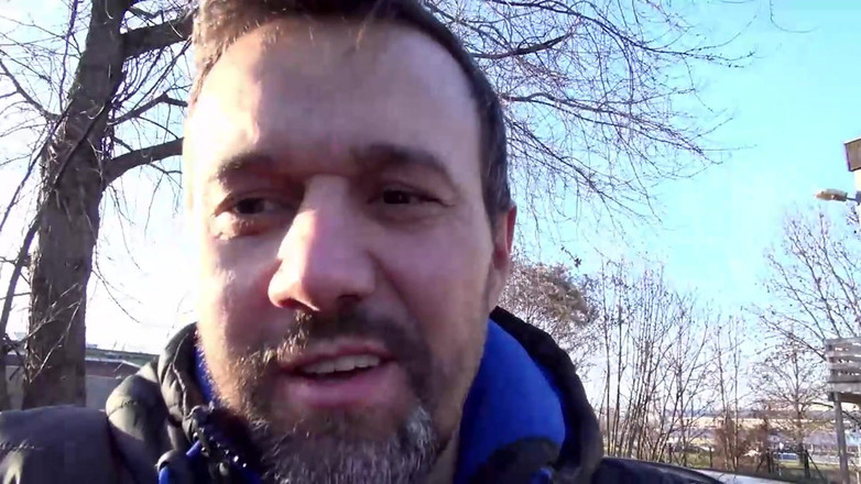 Erotic Planet Studio: Bini blonde bertatu berkongkek liar di luar rumah