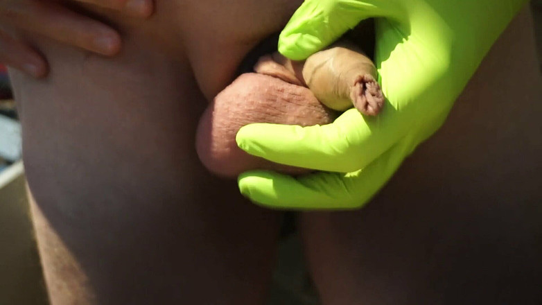 Wichskumpel: Ngocok kontol kecilku dengan kontol dan sarung tangan karet (sayangnya kadang-kadang...