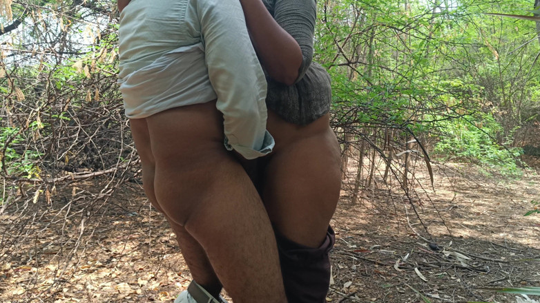 Apple baby: Baise en levrette dans la nature