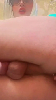 충성스러운 계집애는 항상 자기 사랑과 자기 집착에 관여합니다.