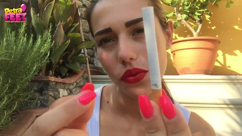 Smokin Fetish: Доза никотина для сногсшибательной брюнетки