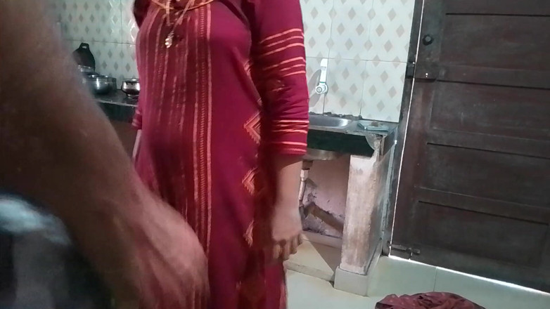 LEGSCOUPLE12: Mąż pieprzy swoją żonę w kuchni