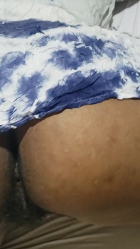 Evli Kadın Ev Yapımı Seksi Paylaşıyor, Büyük Götlü Ateşli Kıllı Amcık Sikiliyor