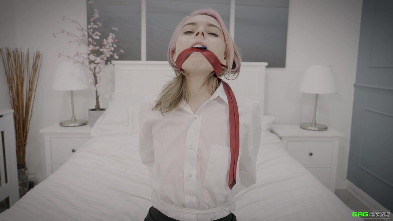 Gag Attack: Chloe - popstar और पागल आदमी