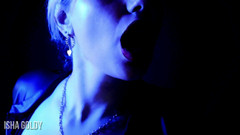 Goddess Misha Goldy: Vedi come facilmente ti trasformo nelle mie labbra vulnerabili zombie