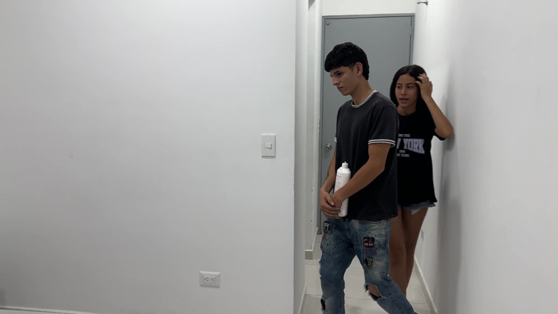 hopesex: Guapo Y Musculoso Joven Le Da Una Fuerte Follada Ala...