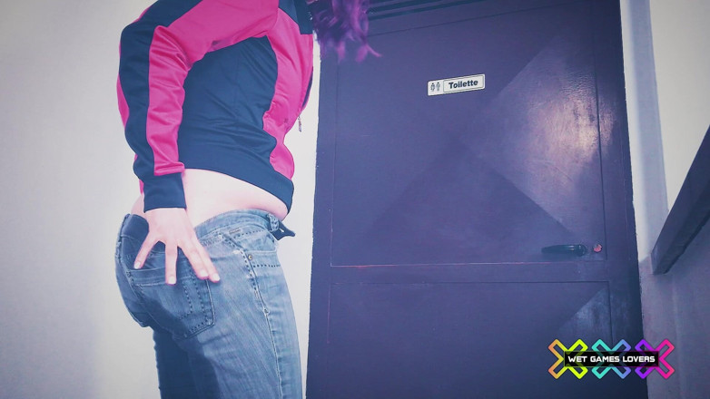 Wet Games Lovers: Die Chroniken der verschlossenen Toilette – Folge. 01: Deine Jeans nass machen