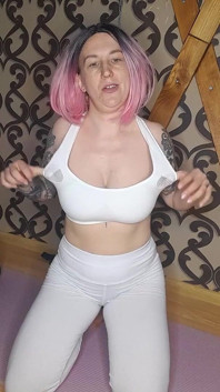 Lady Angela egzersiz kıyafetleri çıplak yüze çıplak ayak göt worhip bodyworship