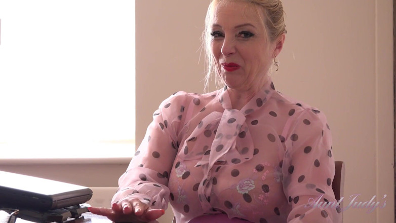 Aunt Judy's: Auntjudys - 丰满成熟的老板Lucy Gresty女士面试你找工作（第一人称视角）